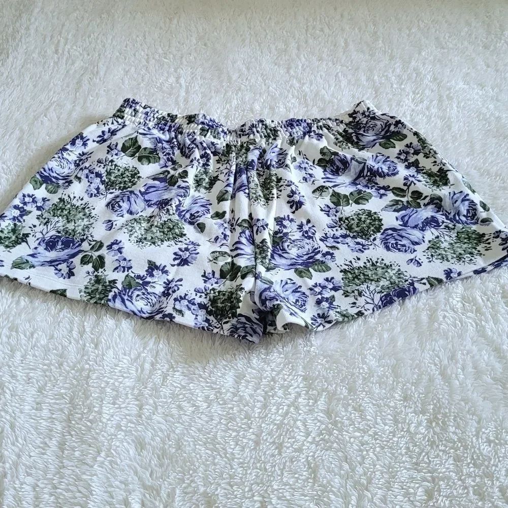 Levi's Floral💐 Shorts - NWT - Picture 11 of 12